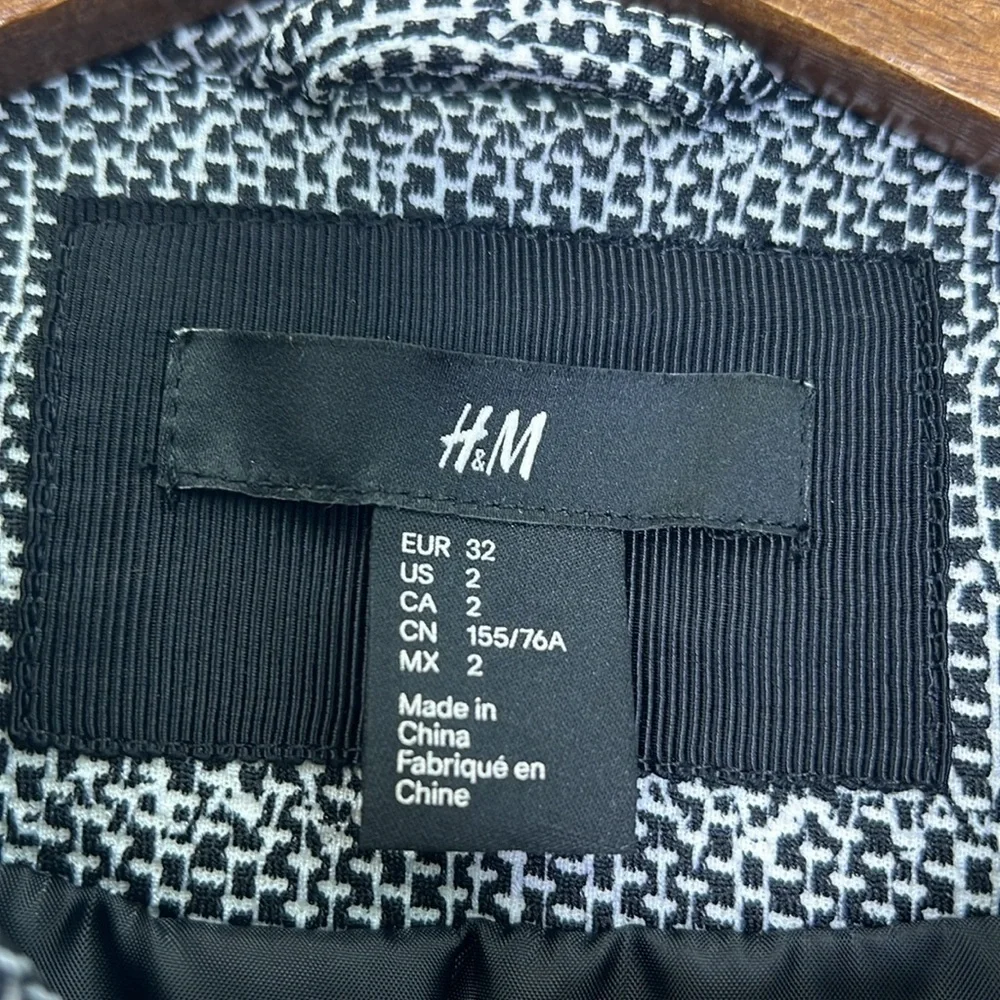 H&M - Black And White Tweed Open Front Pocket Long Sleeve Lined Long Jacket SZ 2